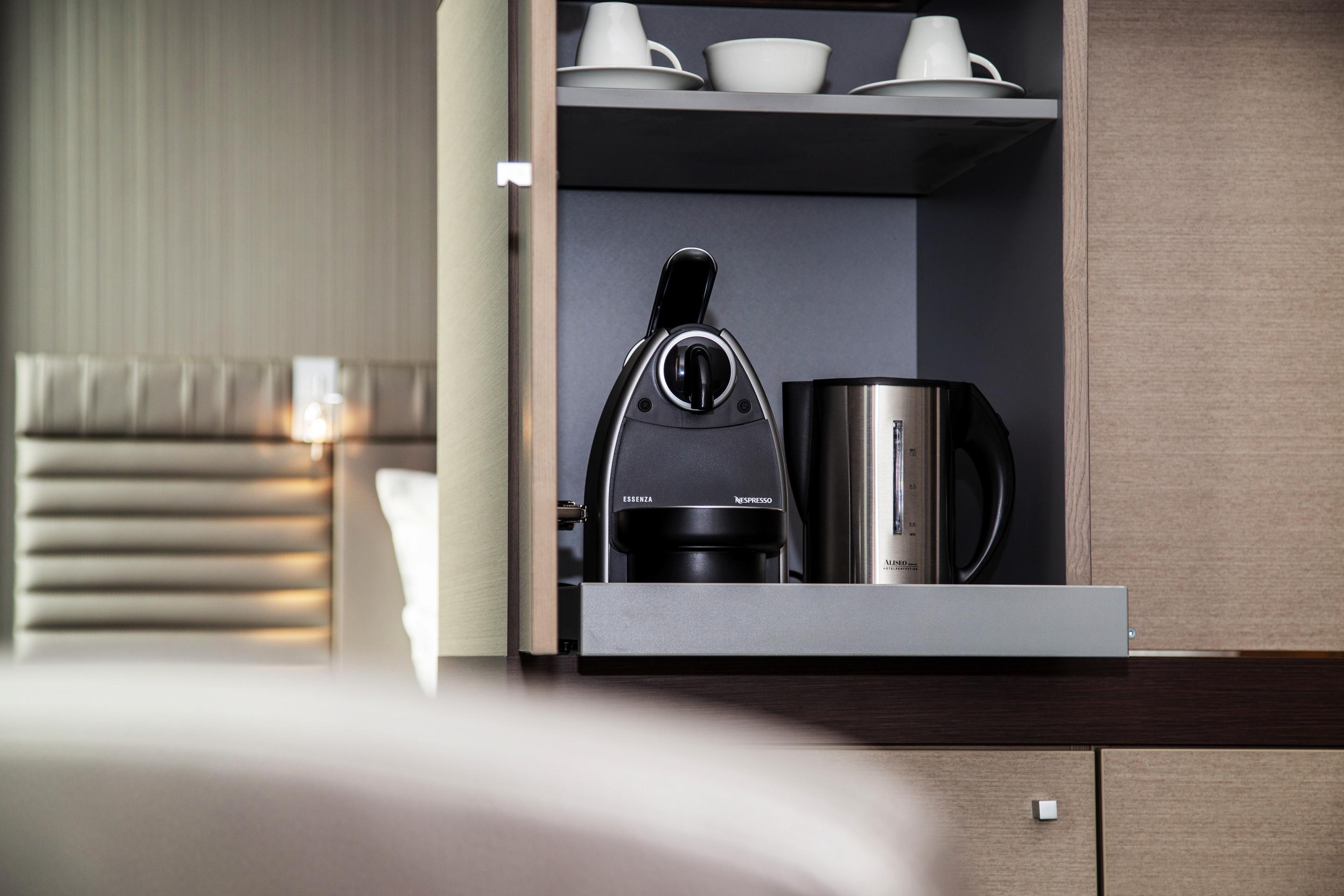 Steigenberger Airport Hotel Berlin Schönefeld Buitenkant foto ESSEKA coffee machine