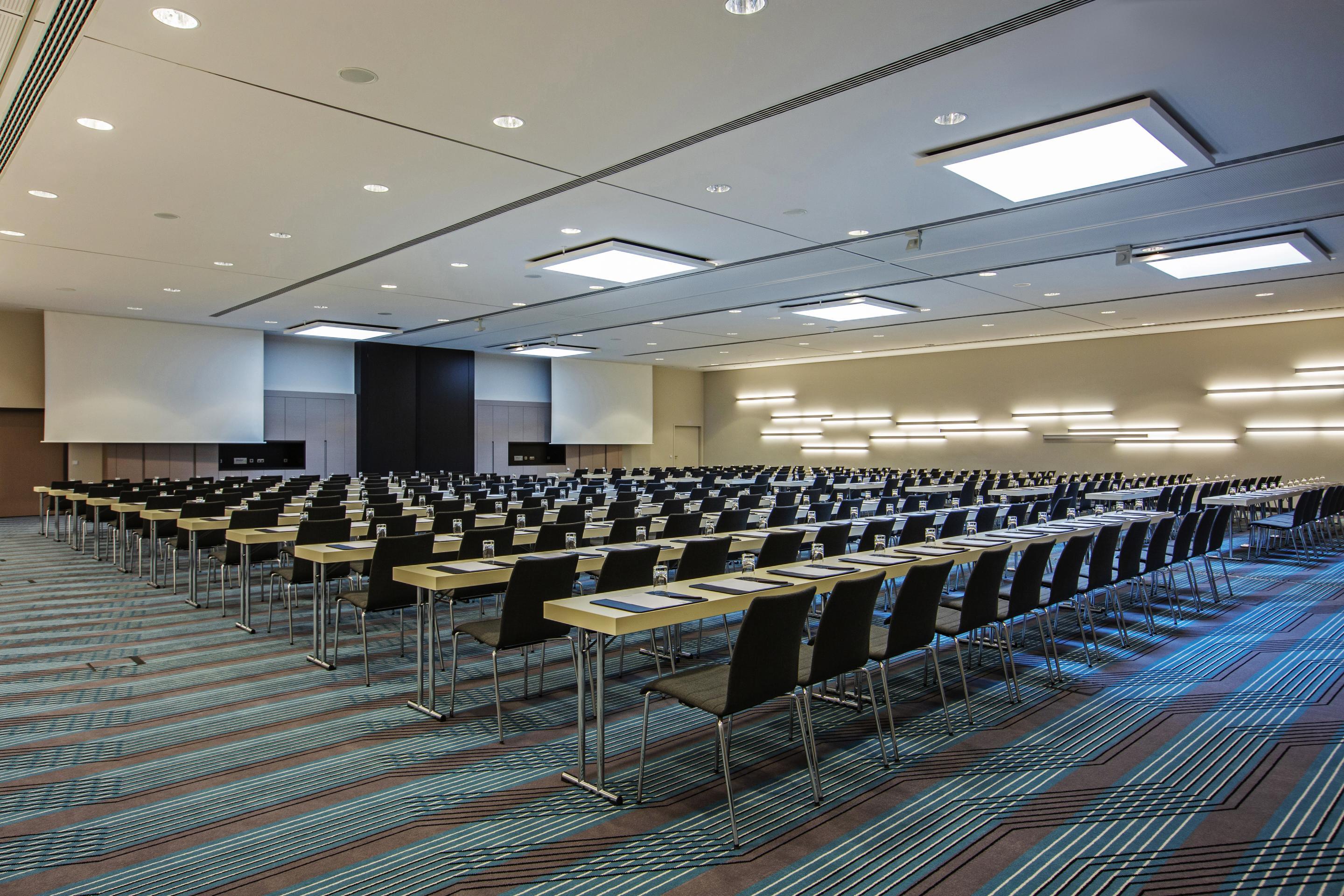 Steigenberger Airport Hotel Berlin Schönefeld Buitenkant foto The meeting hall of the hotel