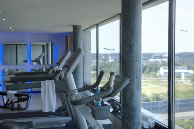 Steigenberger Airport Hotel Berlin Schönefeld Buitenkant foto Fitness room